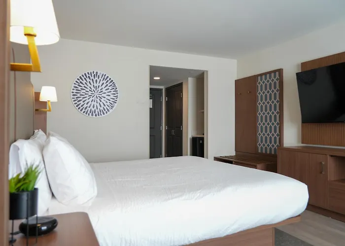 & Airport By Ihg