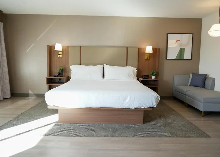 & Airport By Ihg