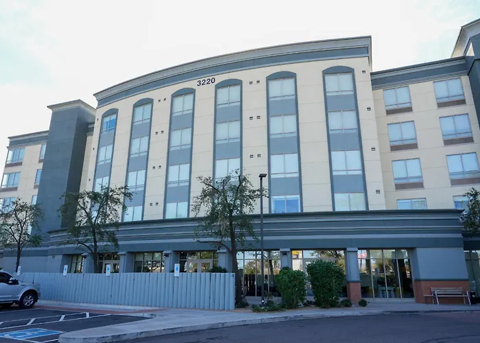 & Airport By Ihg Hotel