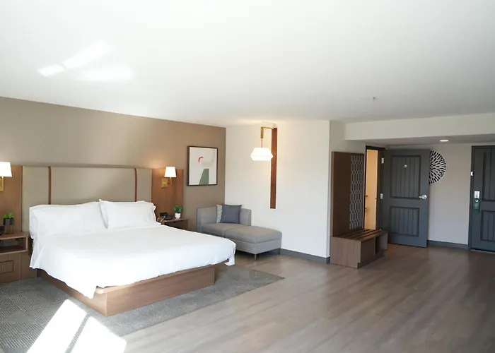 & Airport By Ihg Hotel Phoenix