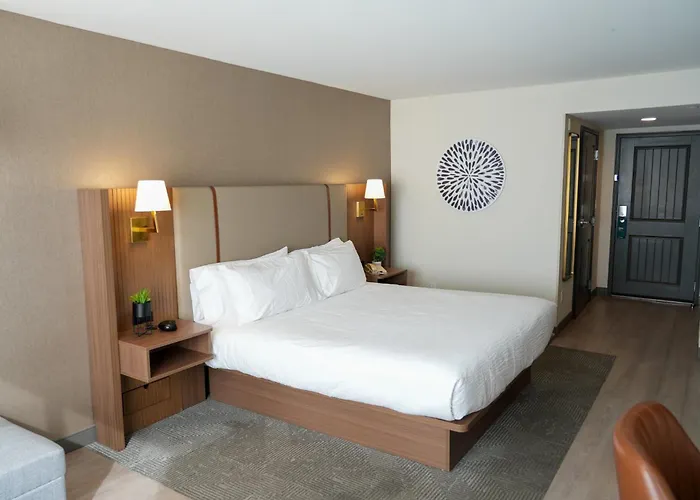 & Airport By Ihg Hotel