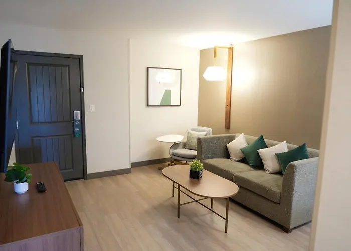 Hotel & Airport By Ihg 3*