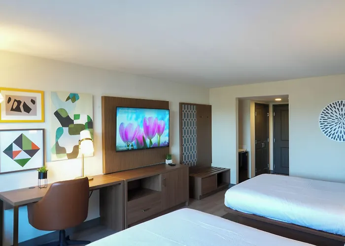 & Airport By Ihg Hotel